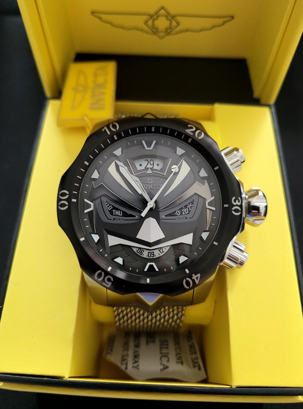 BATMAN Invicta Men’s Black Dive – Bold Black Dial
